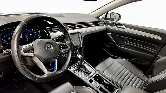 Volkswagen Passat 7 of 25