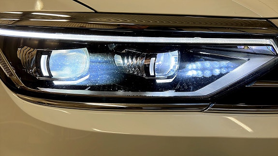 Volkswagen Passat 14 of 25