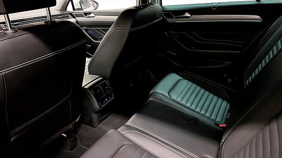 Volkswagen Passat 11 of 25