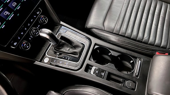 Volkswagen Passat 19 of 25