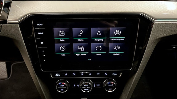 Volkswagen Passat 9 of 25