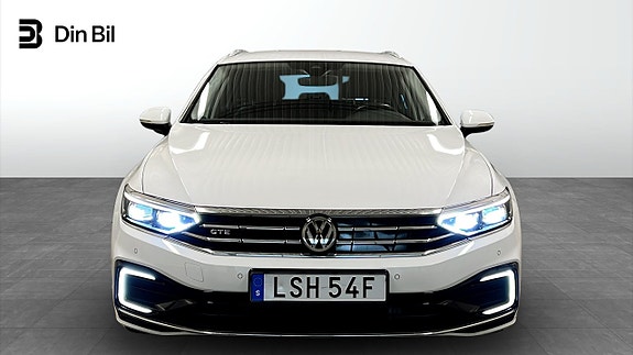 Volkswagen Passat 4 of 25