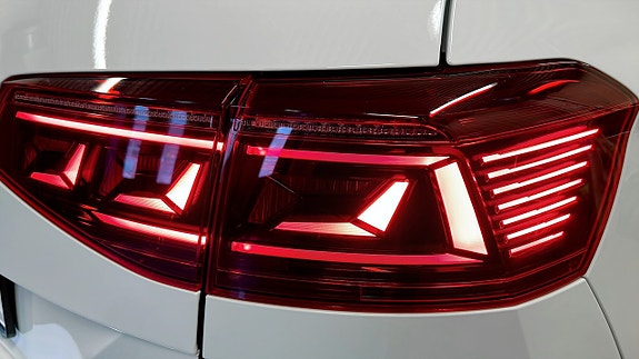Volkswagen Passat 15 of 25
