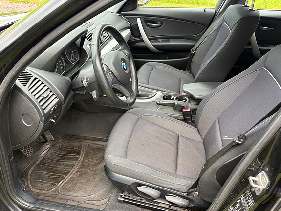 BMW 116i 3 of 4