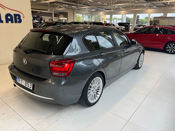 BMW 118d 4 of 7