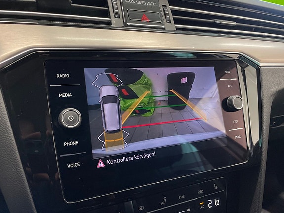 Volkswagen Passat 16 of 18