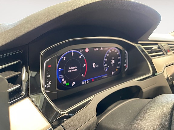 Volkswagen Passat 12 of 18