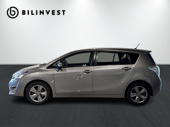 Toyota Verso 2 of 18