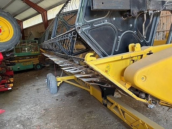 New Holland CX 8080 10 of 13