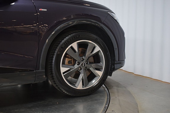 Audi Q4 e-tron 10 of 25