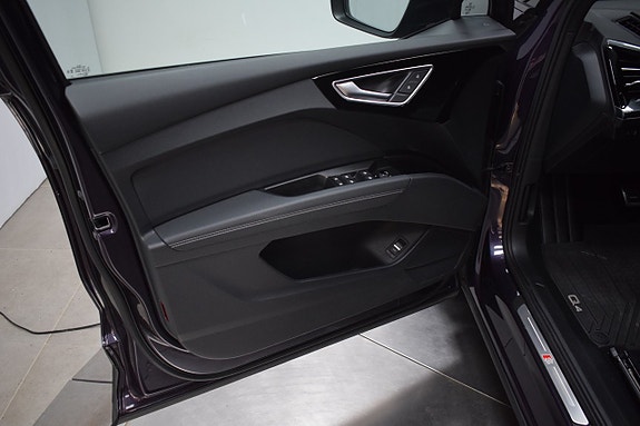 Audi Q4 e-tron 12 of 25