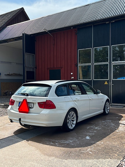 BMW 318d 3 of 5
