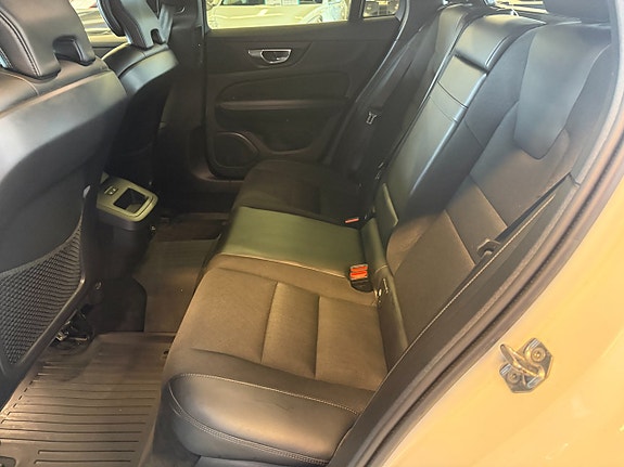 Volvo V60 7 of 16