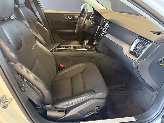 Volvo V60 8 of 16