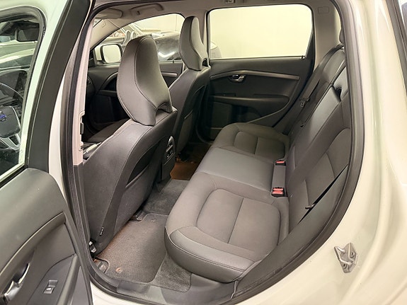 Volvo XC70 7 of 17