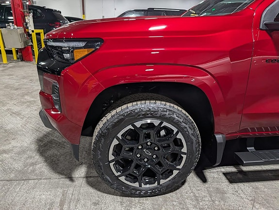 Chevrolet Colorado 11 of 16