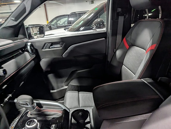 Chevrolet Colorado 15 of 16
