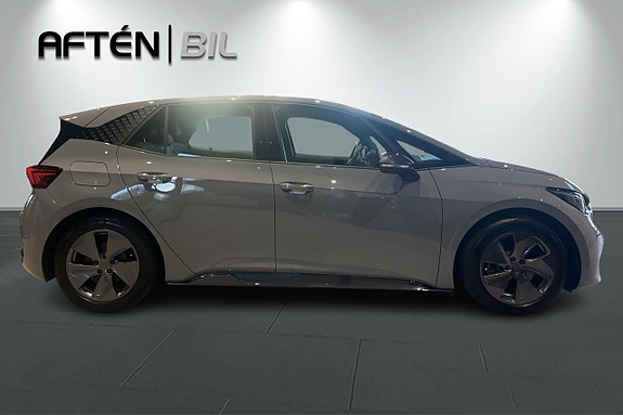 Cupra Born 7 of 23