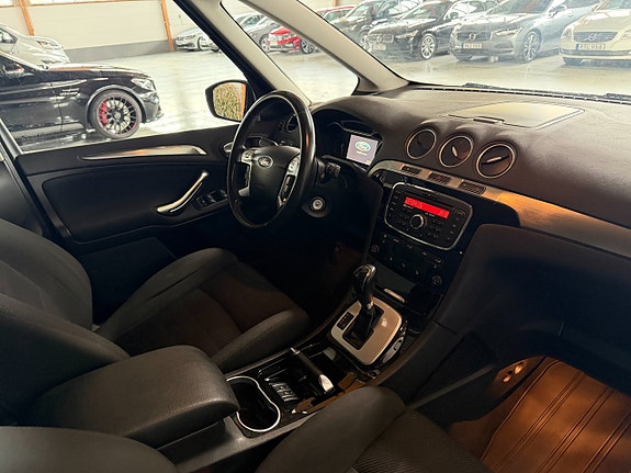 Ford Galaxy 16 of 24