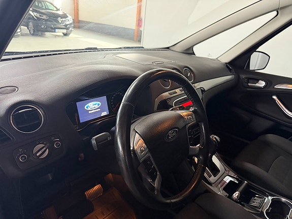 Ford Galaxy 19 of 24