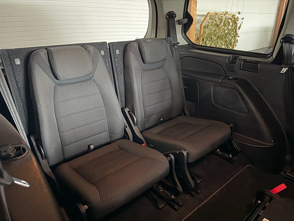 Ford Galaxy 13 of 24