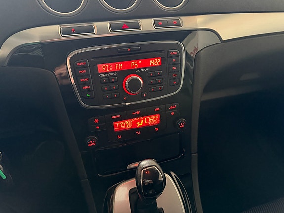 Ford Galaxy 21 of 24