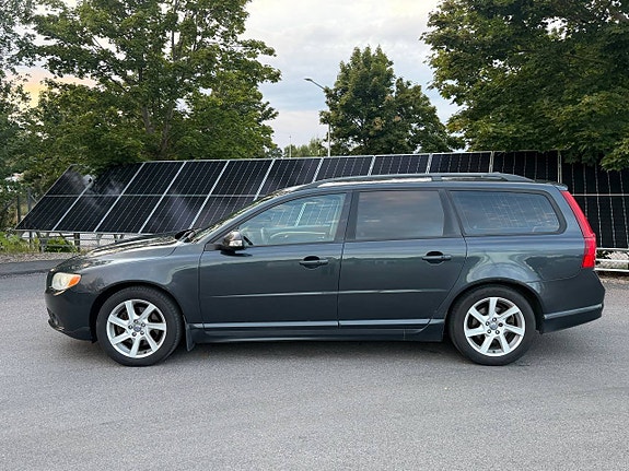 Volvo V70 2 of 7