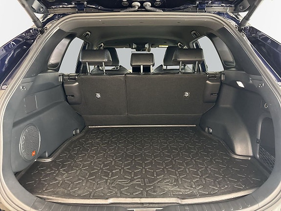Toyota RAV4 10 of 17