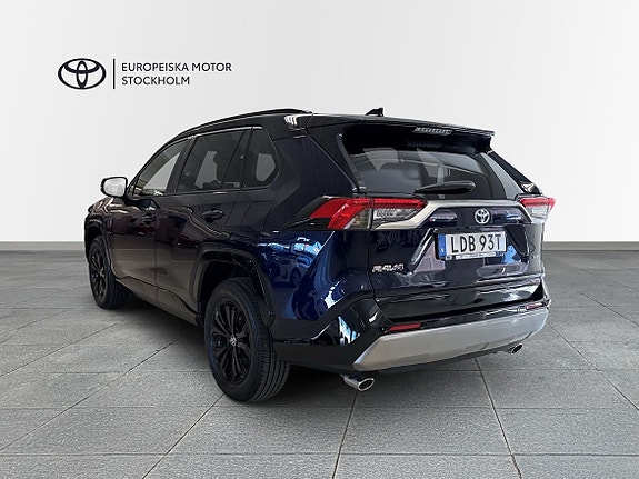 Toyota RAV4 2 of 17