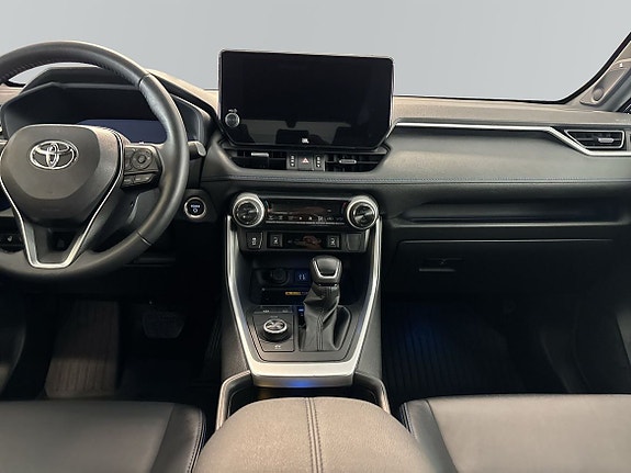 Toyota RAV4 8 of 17