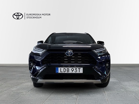 Toyota RAV4 5 of 17