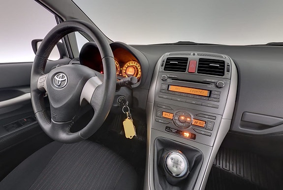 Toyota Auris 13 of 23