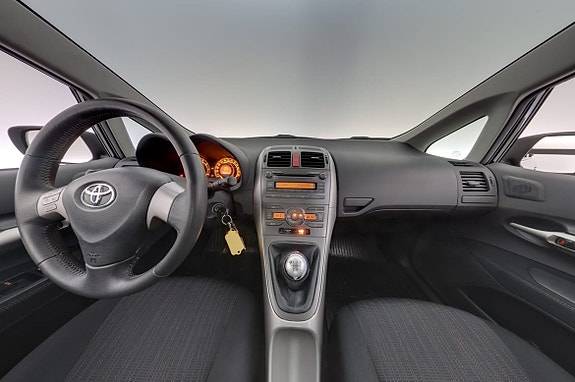 Toyota Auris 12 of 23