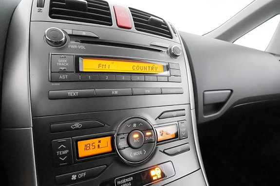 Toyota Auris 19 of 23