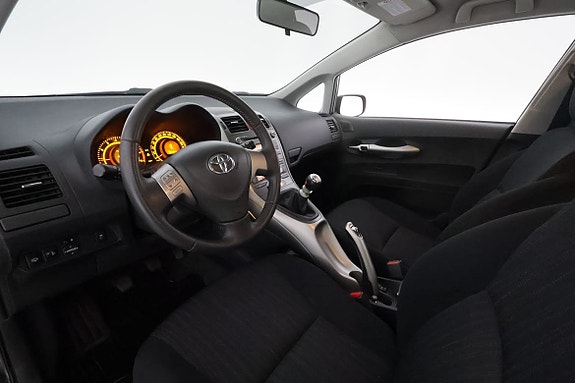 Toyota Auris 11 of 23