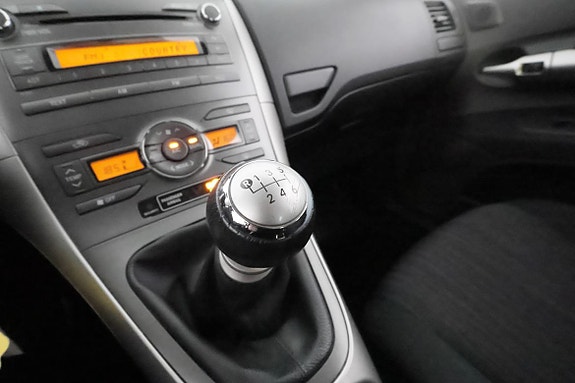 Toyota Auris 18 of 23
