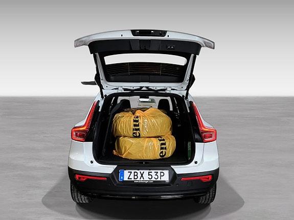 Volvo XC40 6 of 11
