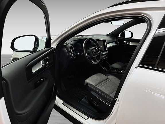 Volvo XC40 9 of 11