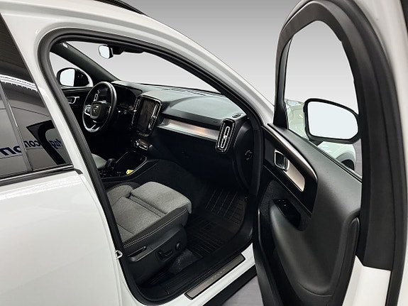 Volvo XC40 10 of 11