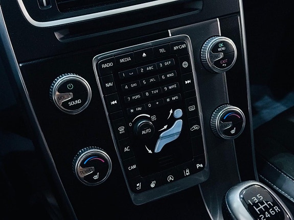 Volvo V60 13 of 24