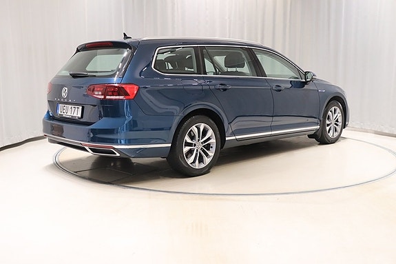 Volkswagen Passat 4 of 11