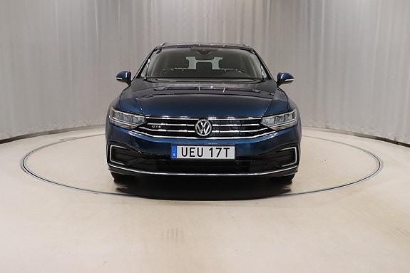 Volkswagen Passat 2 of 11