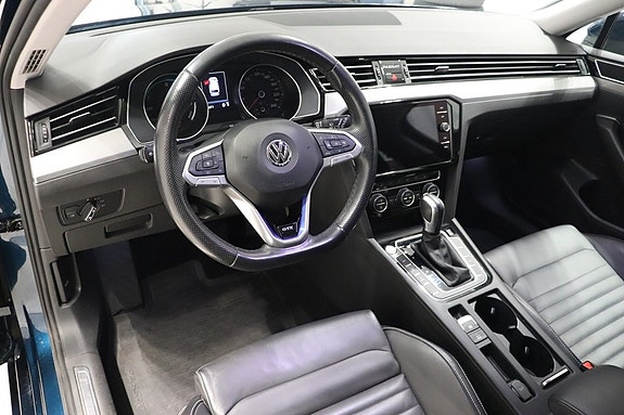 Volkswagen Passat 9 of 11
