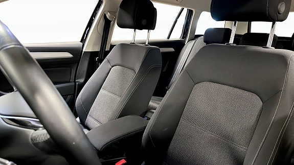 Volkswagen Passat 8 of 12