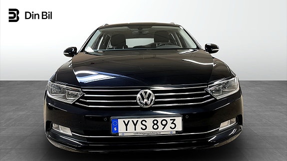 Volkswagen Passat 4 of 12