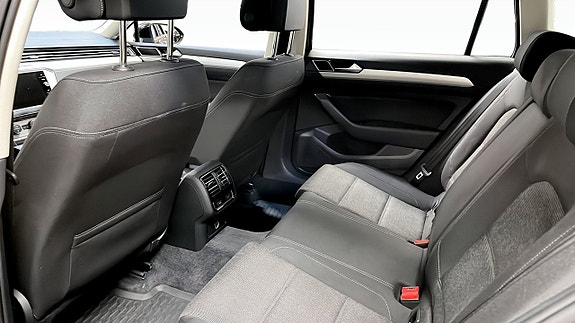 Volkswagen Passat 11 of 12