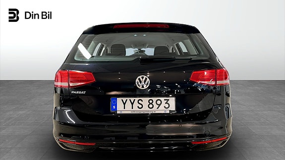 Volkswagen Passat 5 of 12