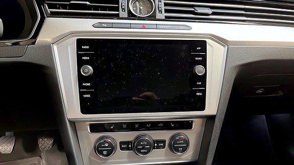 Volkswagen Passat 9 of 12