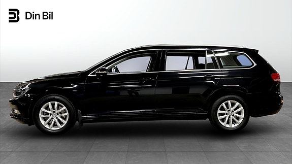 Volkswagen Passat 2 of 12