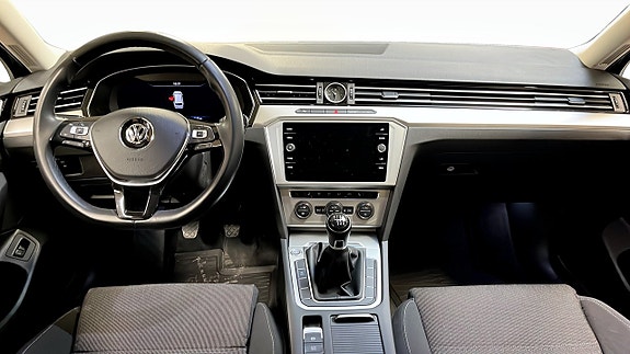 Volkswagen Passat 10 of 12